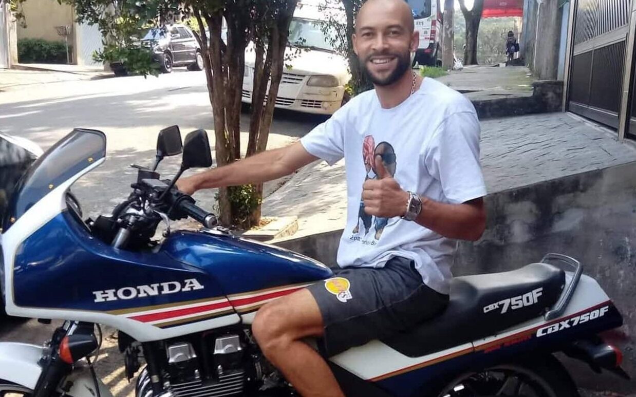 Funcionário da Volks perde a vida em colisão entre moto e caminhão na Anchieta
