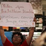 Mulheres protestam contra fome e o fim da escala 6x1 em supermercado de Diadema