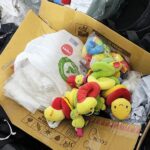 Durante as buscas, várias pelúcias foram apreendidas nas residências dos suspeitos