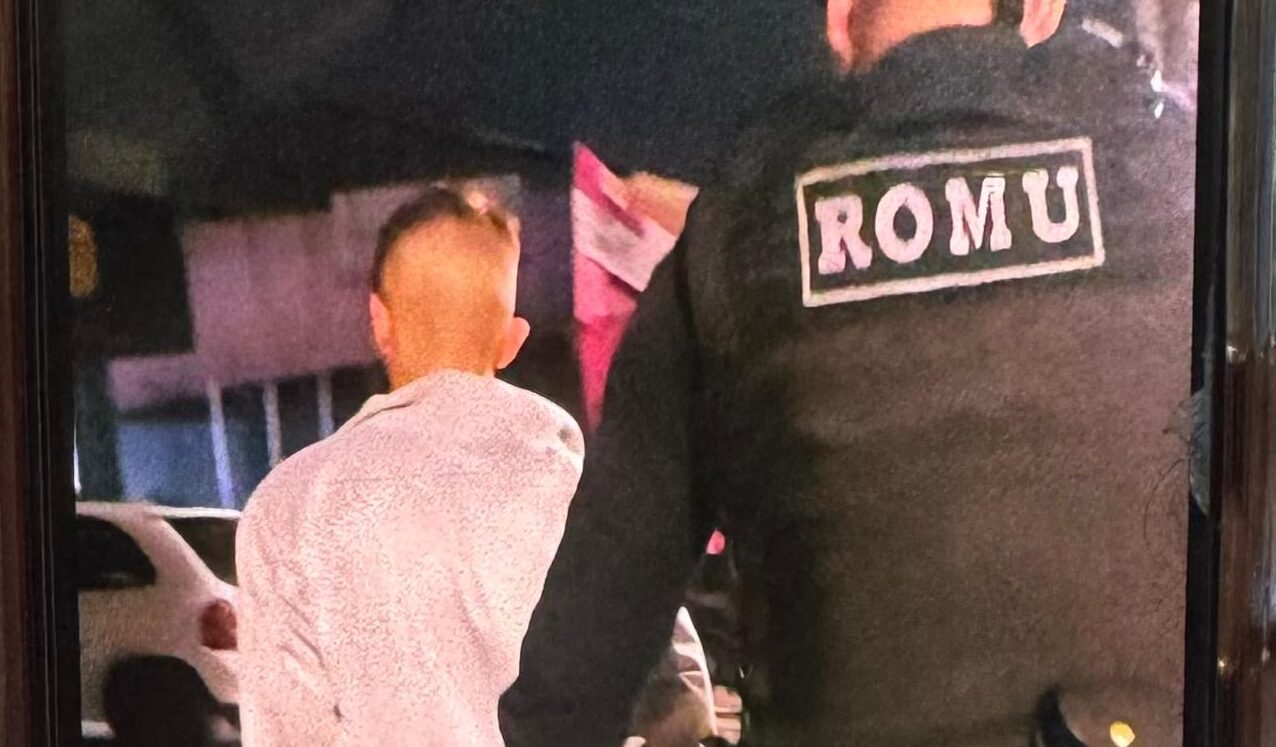 omem indicou uma residência na mesma rua onde, segundo ele, funcionava um ponto de tráfico — a chamada “casa bomba”