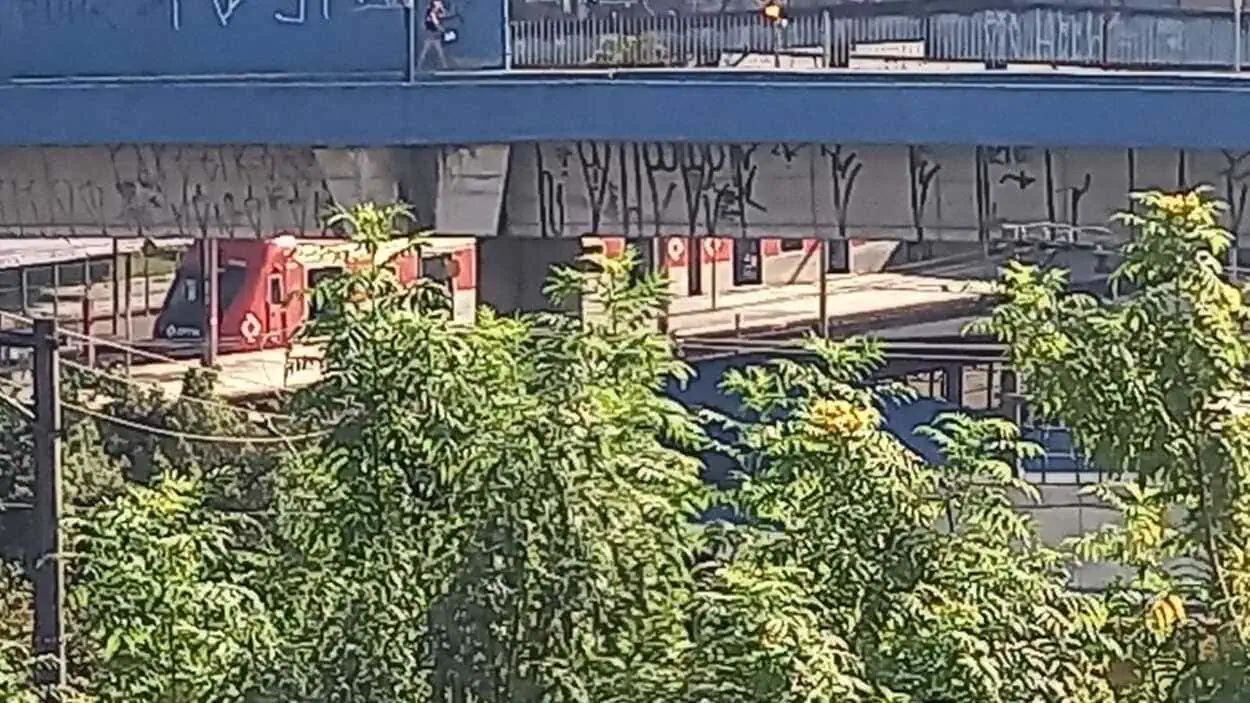 Homem morre em cima de trem na Estação de Mauá 
