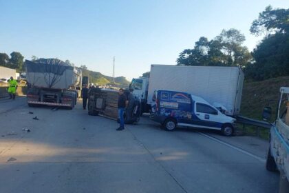 Engavetamento com 14 veículos no Rodoanel causa congestionamento