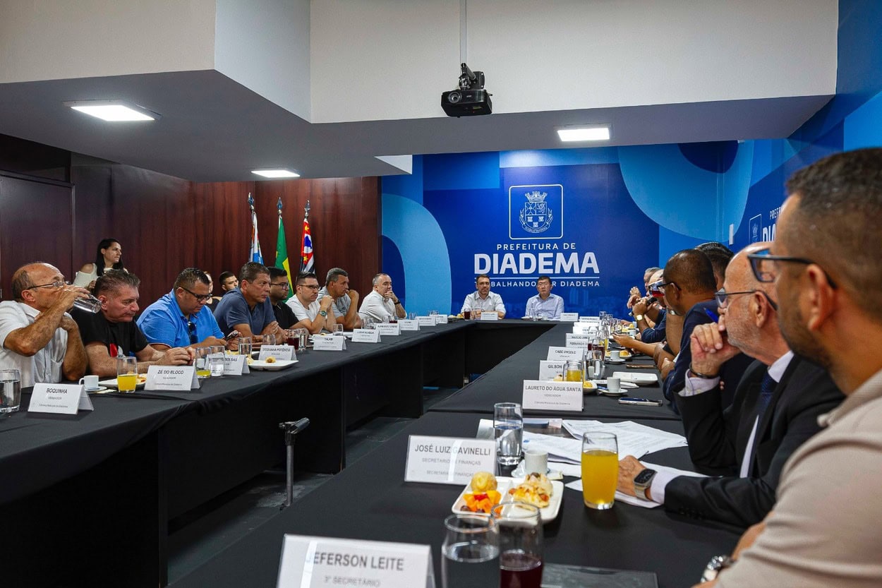Taka reúne vereadores e secretários para discutir Projeto de Lei do Refis e ações municipais