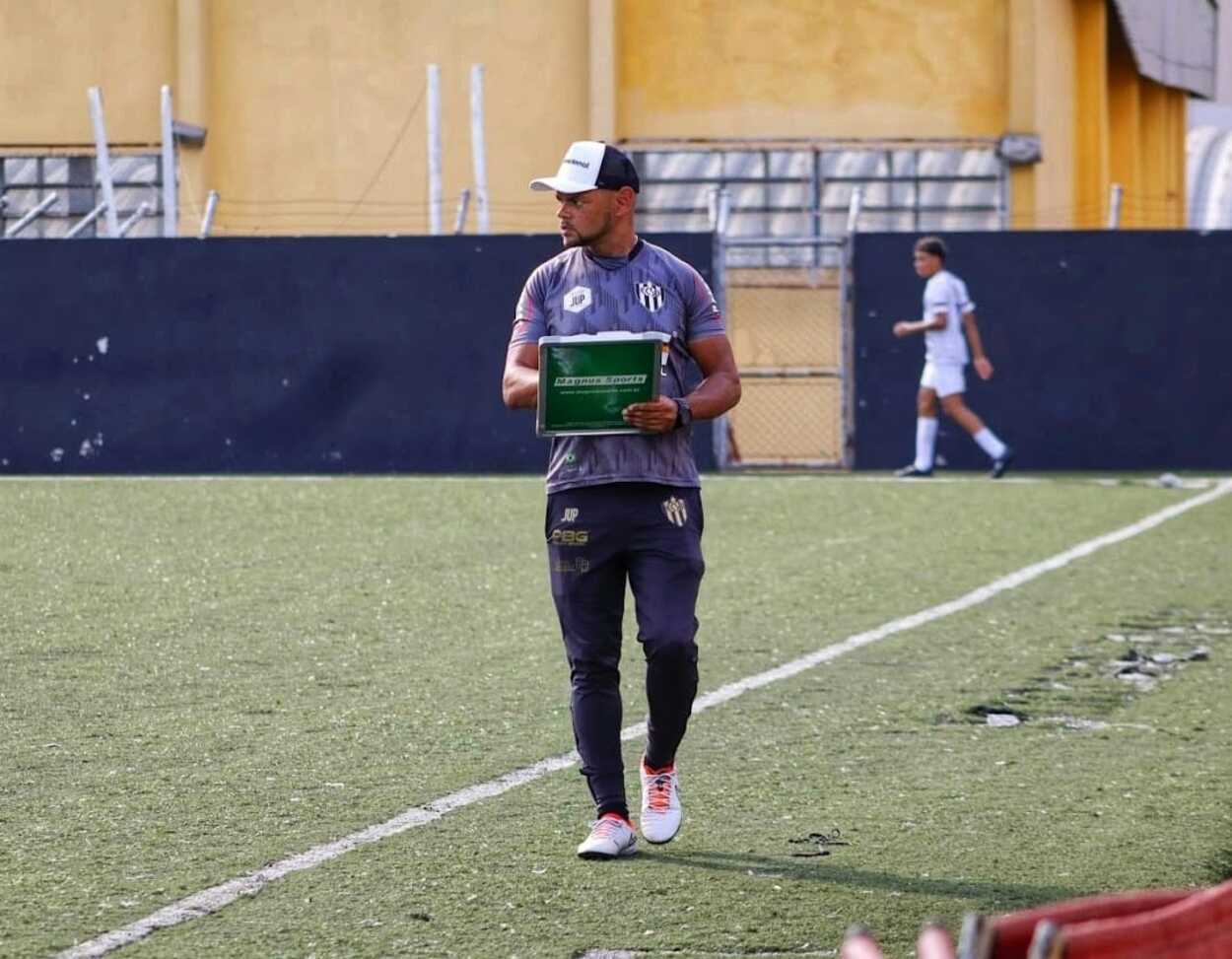 Dinho Galvão atinge marca histórica: mais de 100 jogos no comando do EC São Bernardo