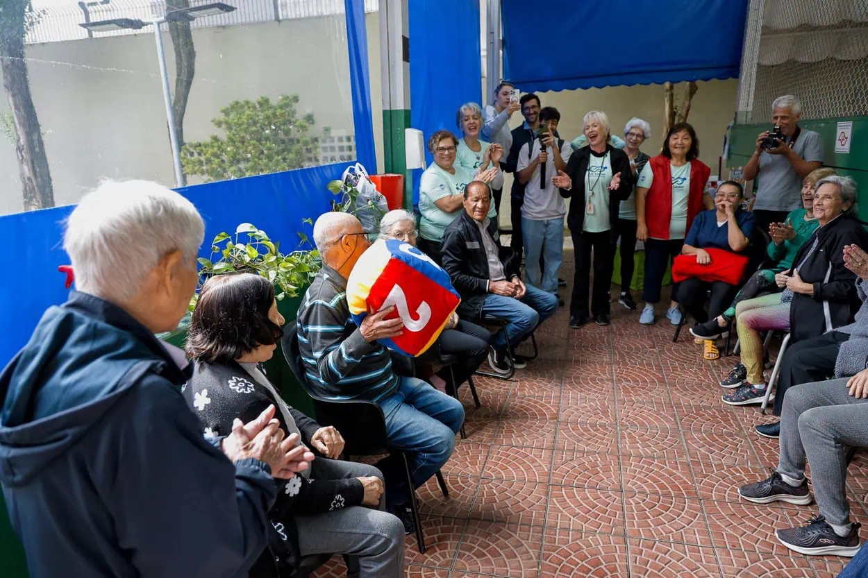 Participantes do Jardim Terapêutico vivenciam atividades sensoriais, lúdicas e terapêuticas em contato com a natureza. Foto: Divulgação