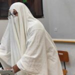 Vereador de Mauá questiona Prefeitura sobre contrato de iogurte e se veste de fantasma