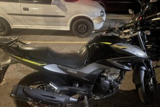 Homem tenta furtar peça de moto em frente à Havan, é contido por vítima e preso pela PM