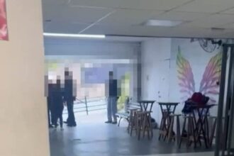 Mãe de aluno agride verbalmente educadora que impediu filho de entrar em colégio particular em SBC