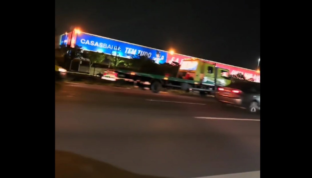 Anchieta registra colisão entre dois carros e uma carreta em São Bernardo