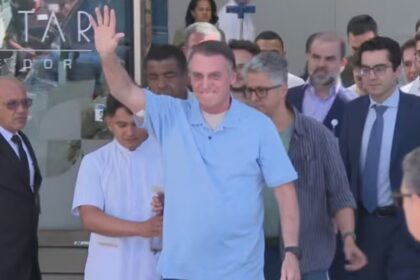 Jair Bolsonaro tem alta após três semanas internado em Brasília