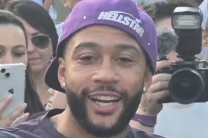Memphis Depay em visita a São Bernardo
