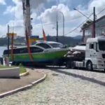 Ônibus aquático provoca curiosidade de moradores do Riacho Grande