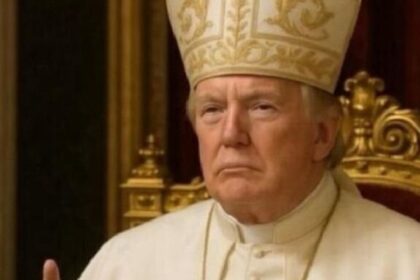 Donald Trump posta foto vestido de Papa e provoca revolta na web