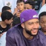 Memphis Depay vira figura carimbada em São Bernardo e visita ONG no Demarchi