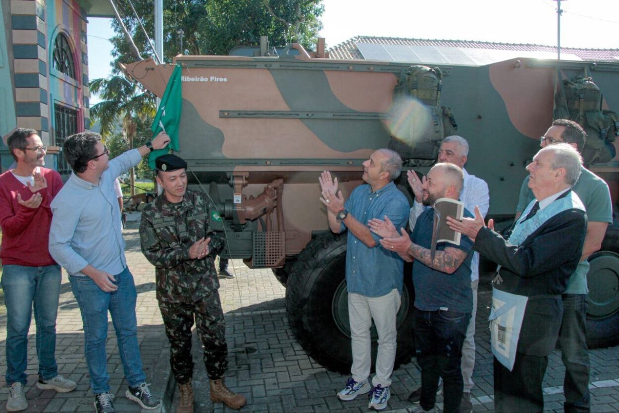 Ribeirão Pires homenageia expedicionários da Segunda Guerra e apadrinha blindado Guarani do Exército