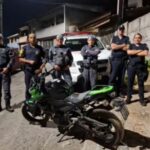 PM e GCM de São Bernardo recuperam moto roubada que era desmontada em mata