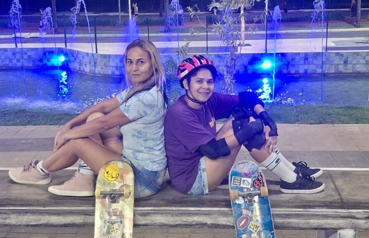 Mel e Vanessa são as mães que entraram no esporte para acompanhar as filhas e hoje não vivem sem o skate