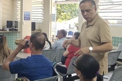 Marcelo Lima acompanha mutirão da saúde e ouve pacientes durante 2 horas na Policlínica