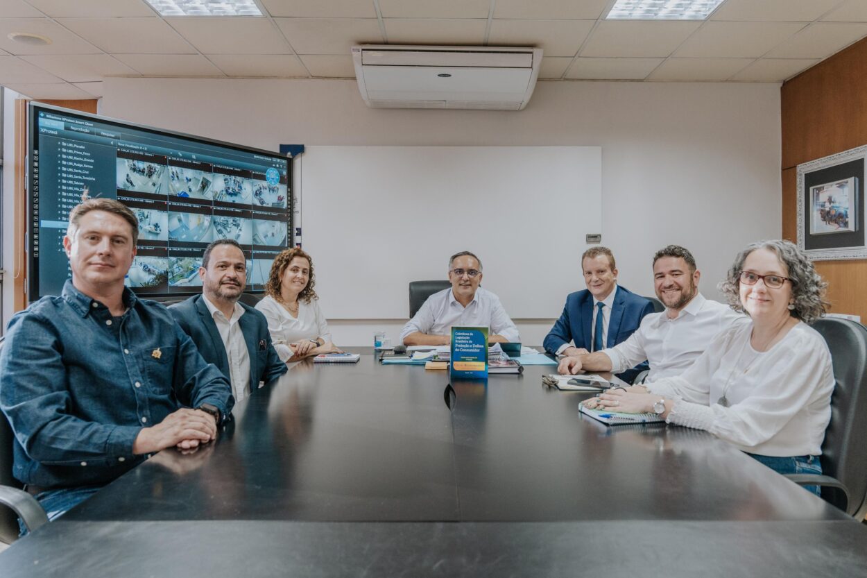 Em agenda em São Bernardo, Celso Russomanno reforça apoio no combate à fiação irregular de concessionárias e operadoras e destina equipamentos ao Procon