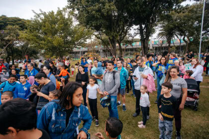 Pais, mães e avós de alunos de 18 escolas de SBC tomaram praças e outras áreas de lazer