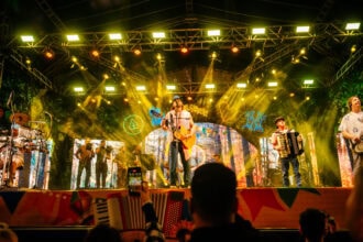 Sucessos de Falamansa dão o tom na noite de estreia do Arraiá do Paço