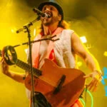 Tato, vocalista do Falamansa, durante show em São Bernardo