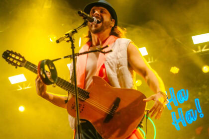 Tato, vocalista do Falamansa, durante show em São Bernardo