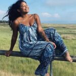 Publicitária Juliana Marins, de 26 anos, aparece exausta, mas sorridente, em gravação feita pouco antes de cair em trilha no Monte Rinjani