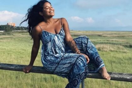 Publicitária Juliana Marins, de 26 anos, aparece exausta, mas sorridente, em gravação feita pouco antes de cair em trilha no Monte Rinjani