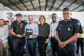 Tite entrega armas e câmeras corporais à GCM e anuncia entrega Smart Sanca em 10 dias