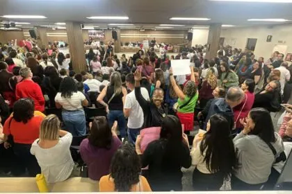 Servidores da educação descumprem liminar e só 30% trabalham em dia de greve