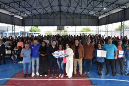 Em Santo André, Gilvan entrega de matrículas do Conjunto Habitacional Prestes Maia