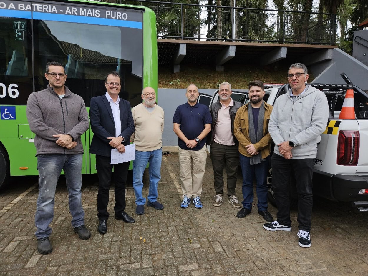 Visita técnica foi acompanhada pelo prefeito Guto e servidores das secretarias de Segurança Urbana, Mobilidade e Defesa Civil; de Assistência, Participação e Inclusão Social e Clima, Meio Ambiente e Habitação