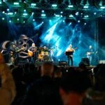 Festa contou com levantamento do mastro dos santos juninos, benção do Padre Gregório e show de Sá & Guarabyra