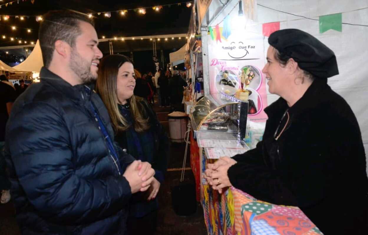 evento contou com comidas e bebidas típicas espalhadas em barracas de 56 entidades assistenciais