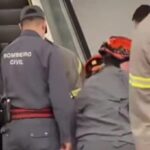 Criança é resgatada após pé ficar preso em escada rolante no Shopping ABC. Foto: Reprodução