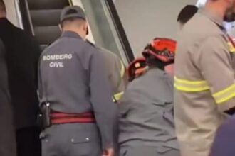 Criança é resgatada após pé ficar preso em escada rolante no Shopping ABC. Foto: Reprodução