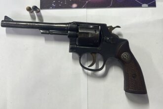 Arma foi apreendida com criminoso