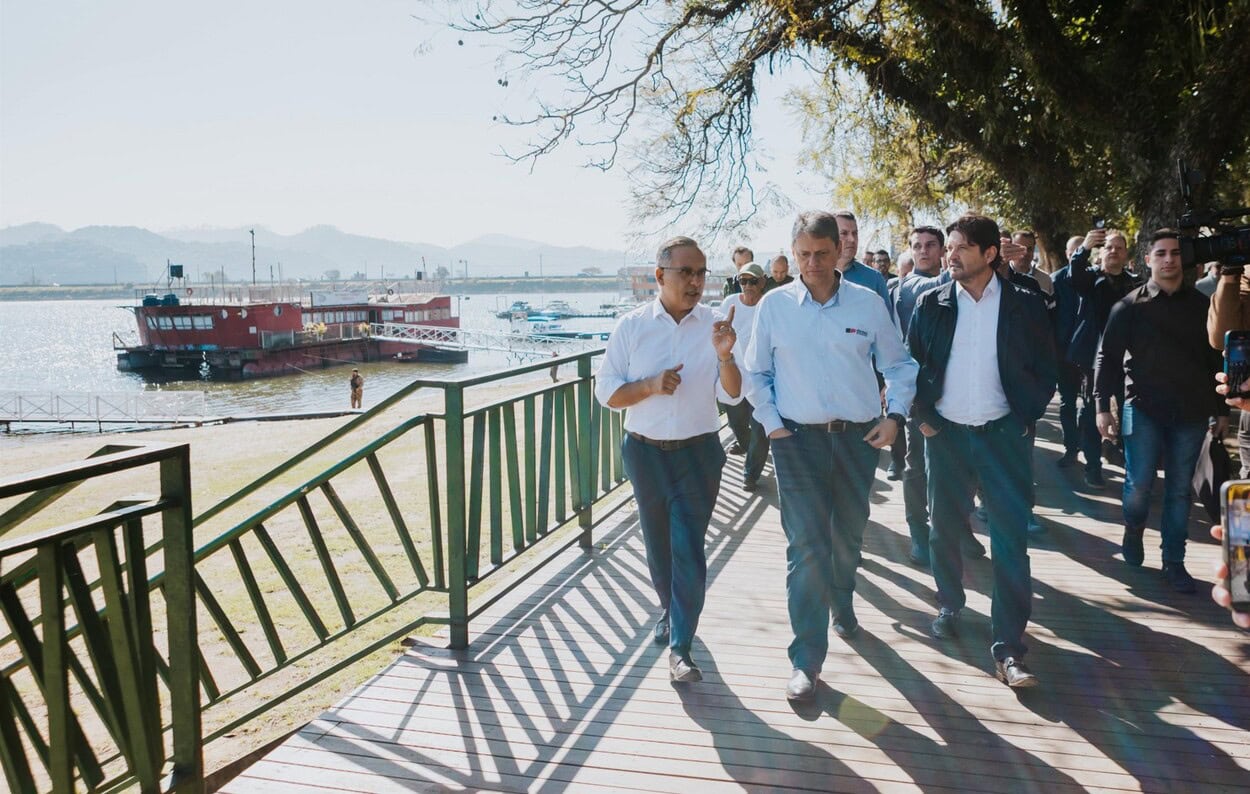 Tarcísio de Freitas anuncia R$ 30 milhões para revitalização da Prainha do Riacho Grande.