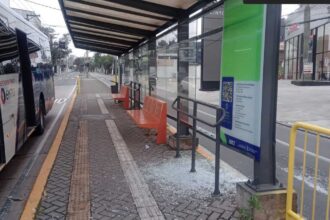 Homem é preso por vandalizar coletivo e depredar pontos de ônibus em São Bernardo