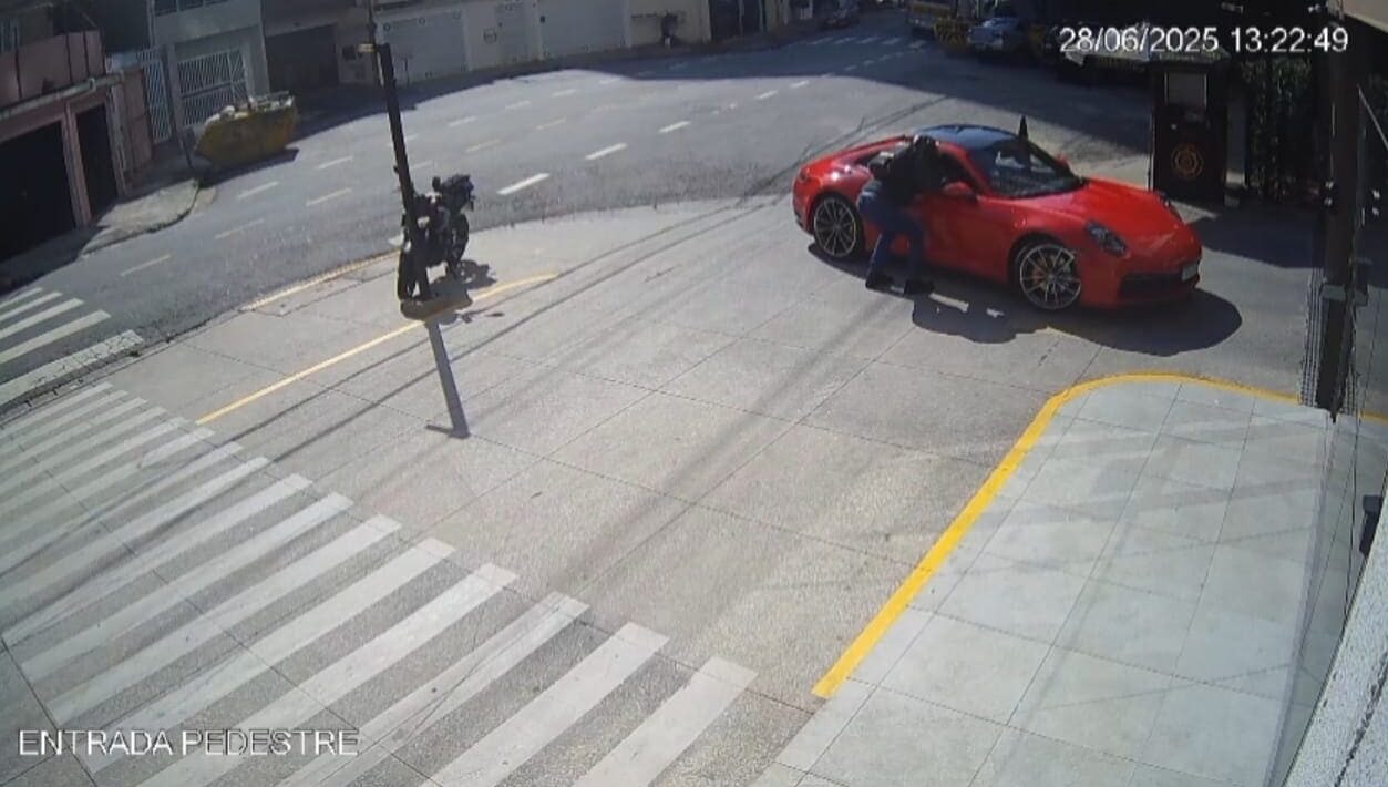 Motorista de Porsche reage a assalto e dispara contra criminosos em Santo André