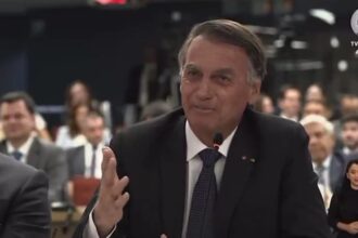 Bolsonaro brinca, convida Moraes para ser seu vice e recebe resposta: 'Eu declino'