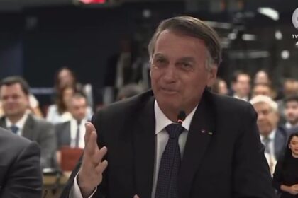 Bolsonaro brinca, convida Moraes para ser seu vice e recebe resposta: 'Eu declino'
