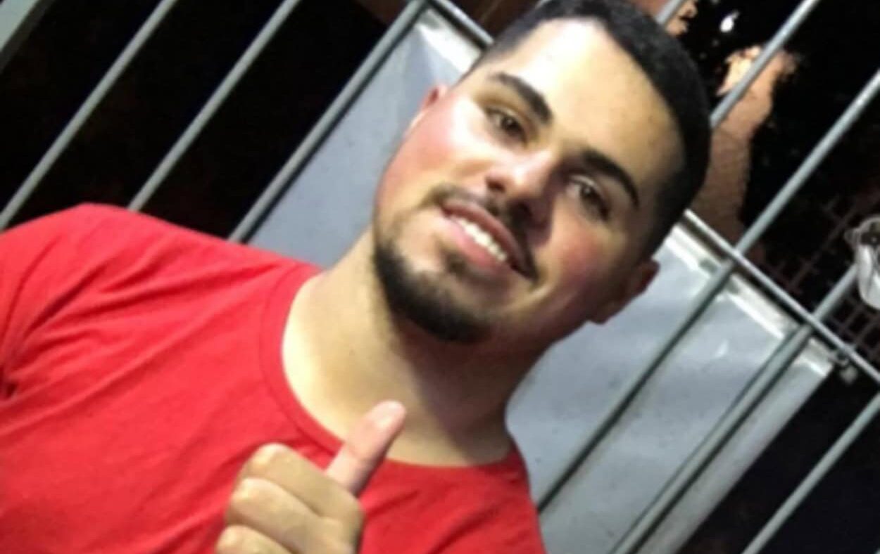 Diego Oliveira, de 24 anos, trabalhava como barbeiro na cidade, amigos usaram as redes sociais para lamentar falecimento do jovem