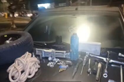 Carro, o celular e os objetos encontrados com o indivíduo preso permaneceram apreendidos e serão encaminhados à perícia
