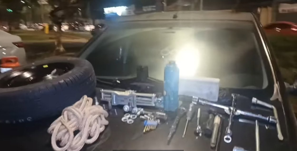 Carro, o celular e os objetos encontrados com o indivíduo preso permaneceram apreendidos e serão encaminhados à perícia