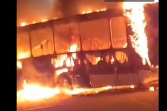 Vandalismo orquestrado: ônibus é consumido pelo fogo em Santo André