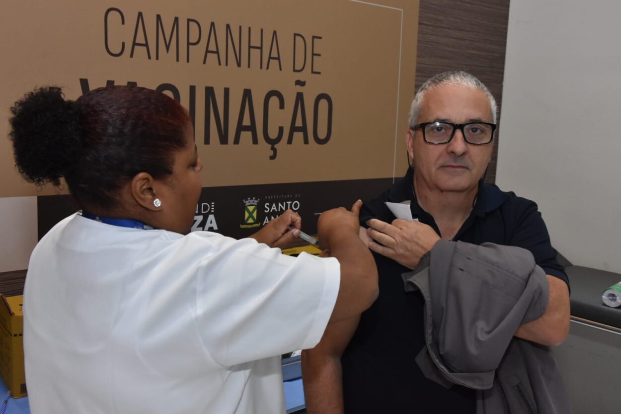 Santo André vacina mais de 5 mil pessoas contra a gripe em ação nos shoppings da cidade
