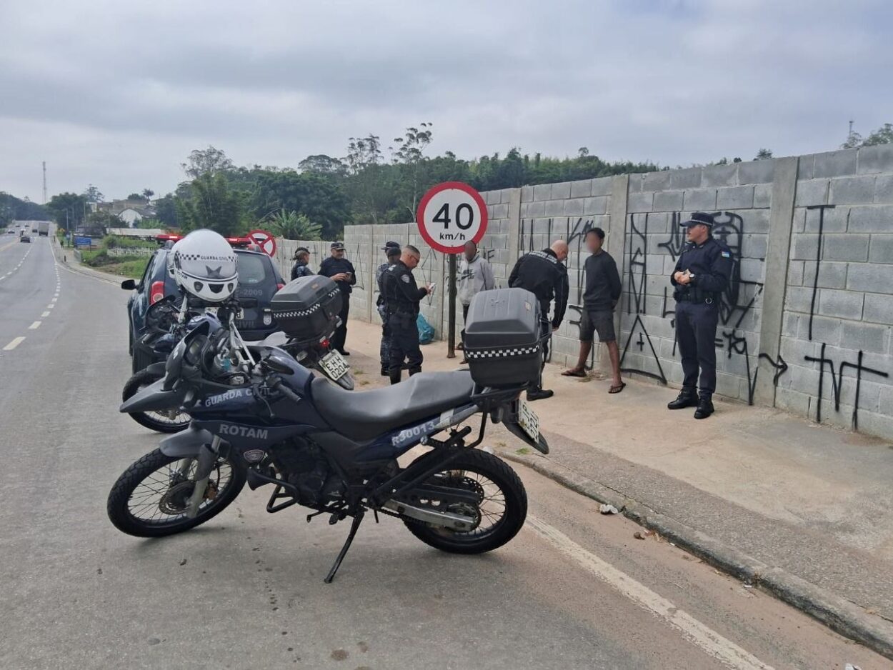 GCM de Ribeirão Pires aborda suspeitos tentando vender objeto suspeito na Rodovia Índio Tibiriçá