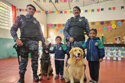 GCM de Ribeirão Pires leva cães do Canil para ação educativa com 140 alunos da rede municipal